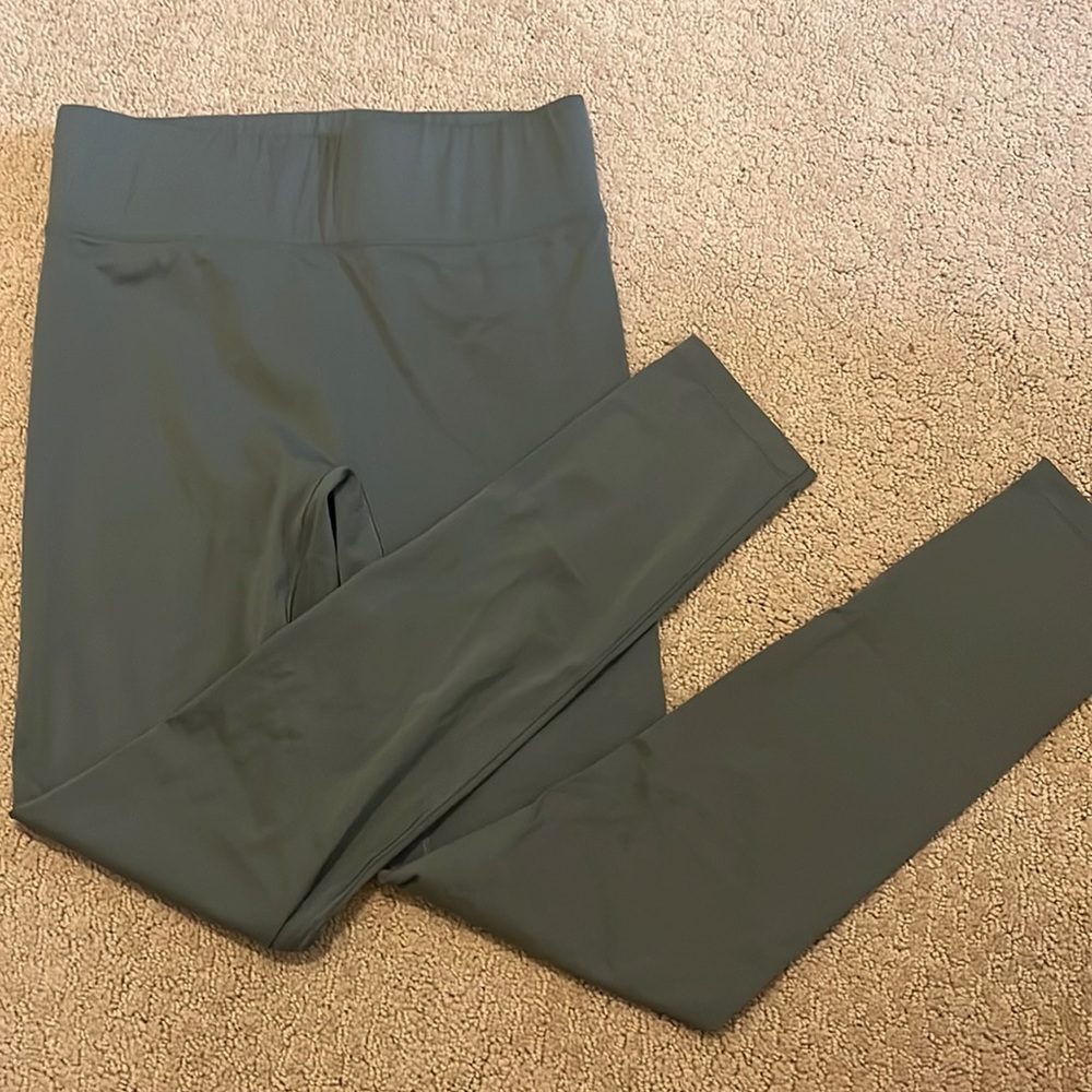 All Access Center Stage Leggings in Grape Leaf